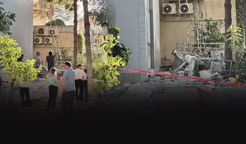 İzmir'de binanın dış cephe iskelesi çöktü... 3 kardeş işçi yaralandı!