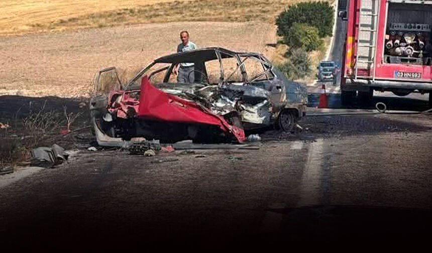 Çarpışan otomobillerden biri alev aldı: Feci kazada 1 ölü, 2 yaralı!