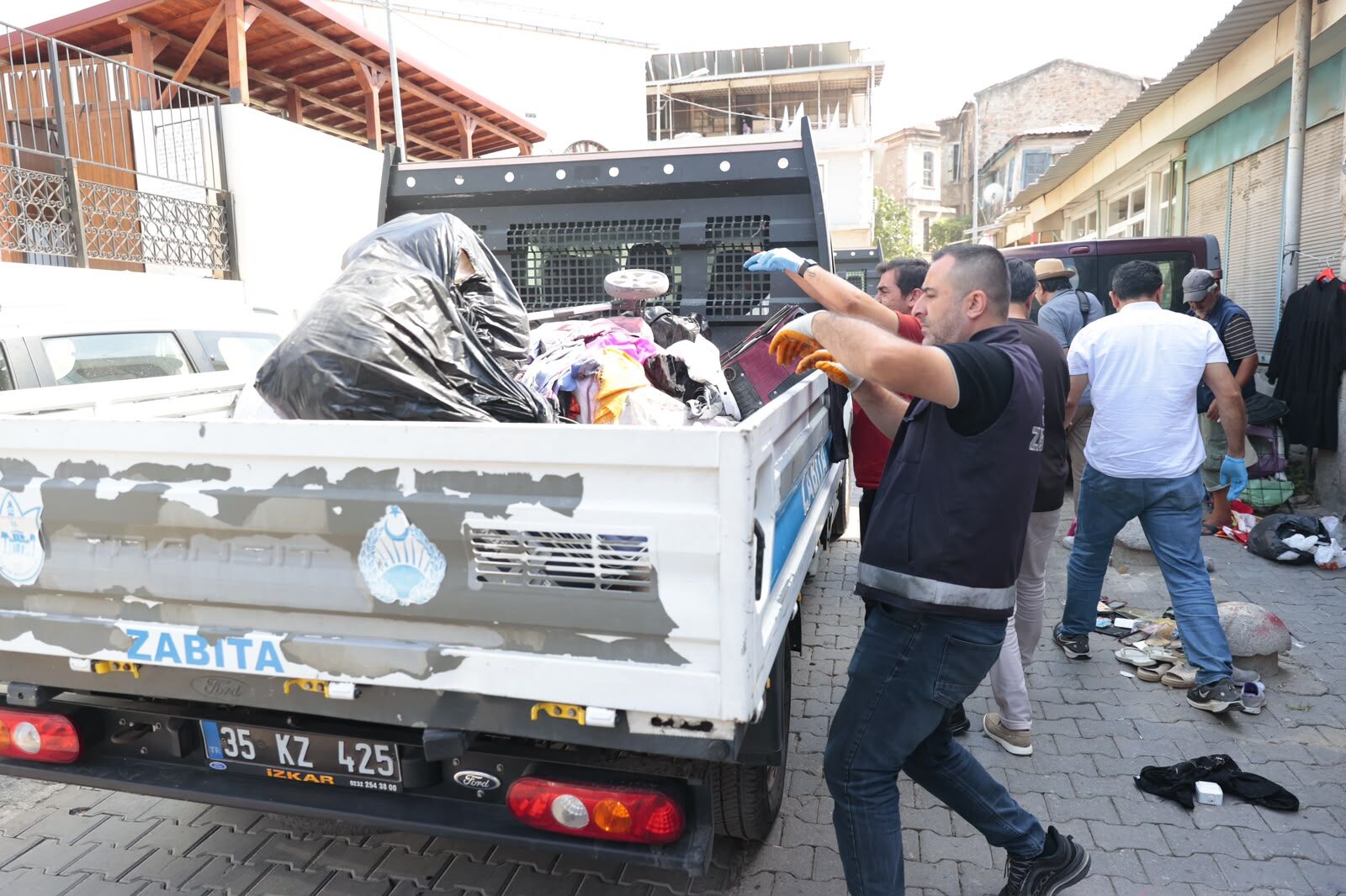 Konak Zabıtasından Izinsiz Seyyar Satışa Sıkı Denetim (4)