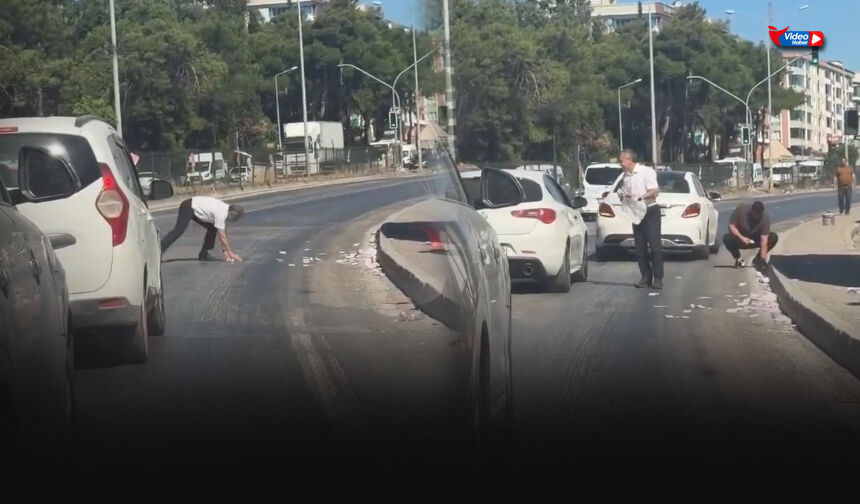 İzmir'de film gibi olay: Paralar yola saçıldı, ortalık karıştı!