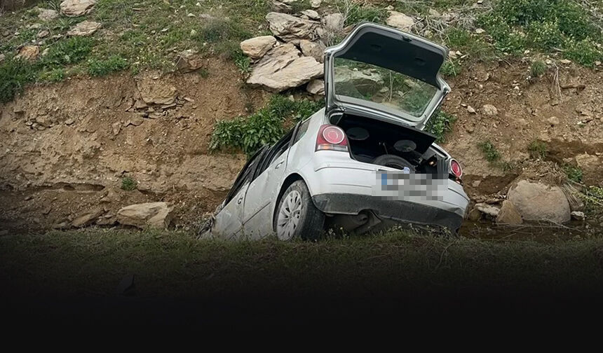 Otomobil şarampole devrildi: 20 yaşındaki sürücü kurtarılamadı