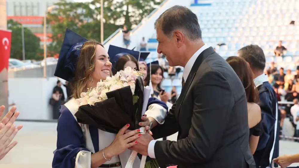 Tugay çiftinden mezuniyet töreninde duygusal anlar