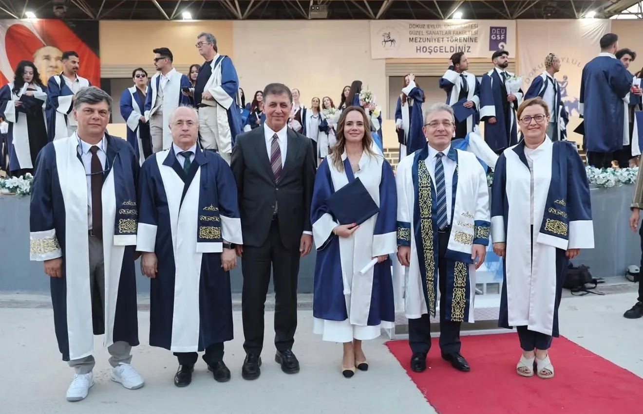 Tugay Ciftinden Mezuniyet Toreninde Duygusal Anlar