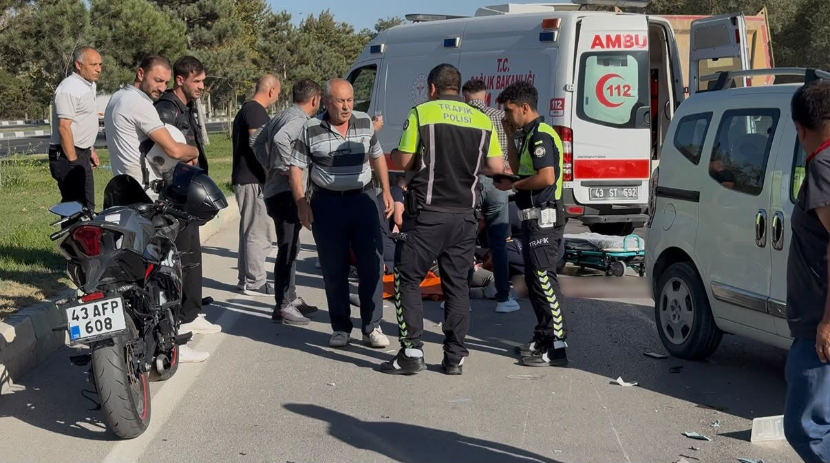 Hafif ticari araçla çarpışan motosikletin sürücüsü öldü