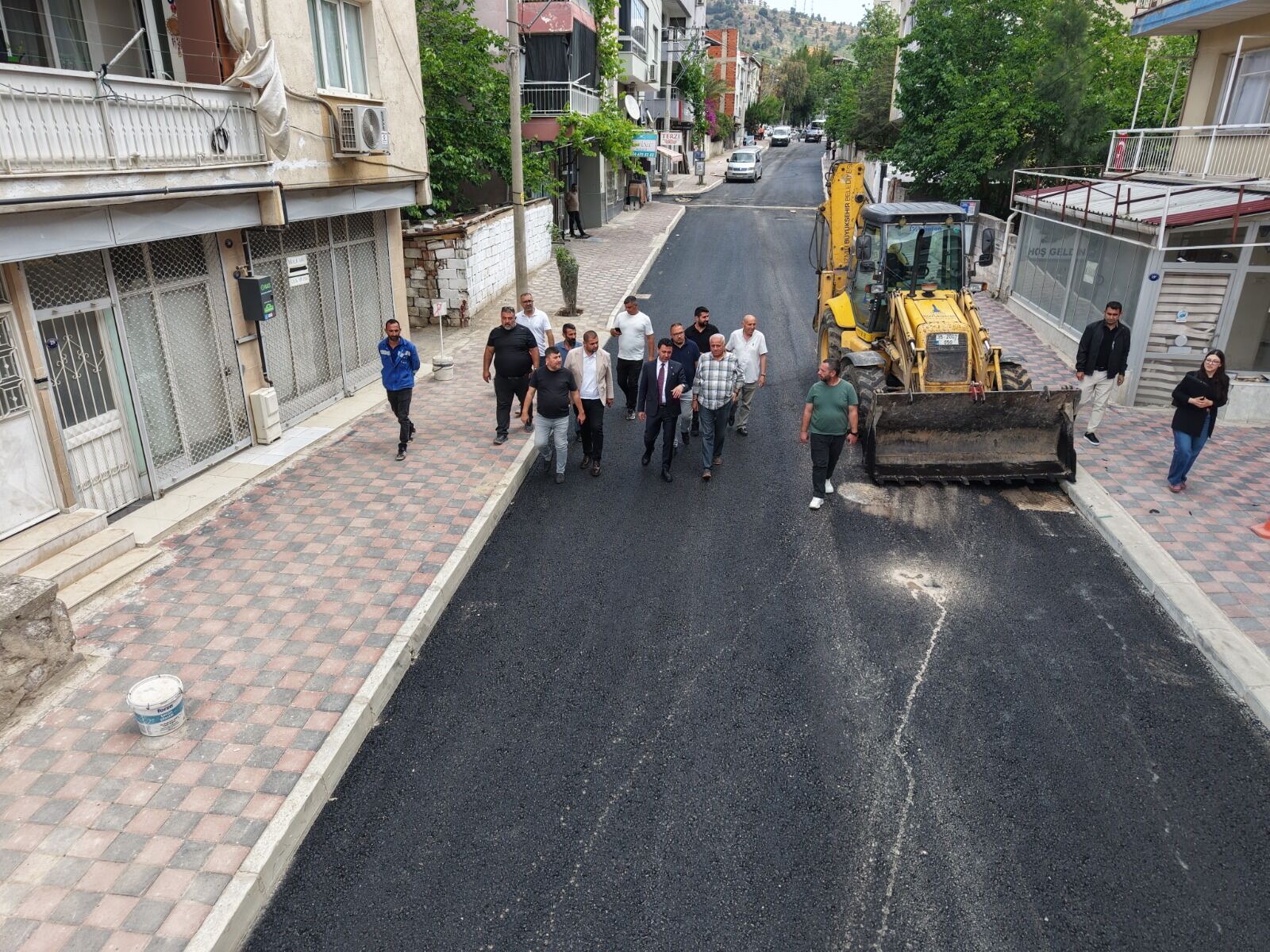 Bayraklı’da Asfalt Seferberliği Sürüyor 25 Noktada Tamamlandı, 5 Noktada Daha Başlıyor (22)