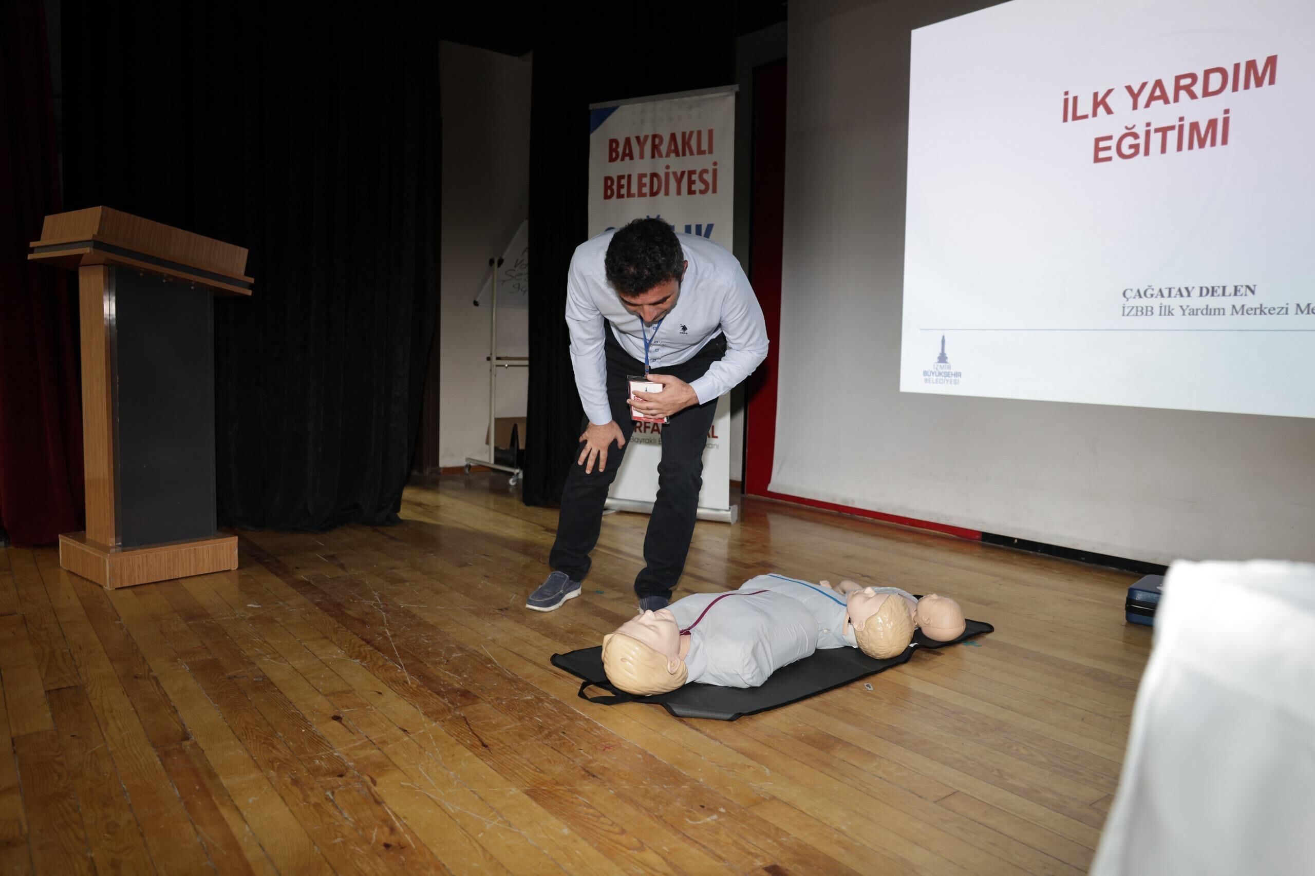 Bayraklı’da İlkyardım Eğitim Seminerinde Hayat Kurtaran Bilgileri Aktarıldı (3)