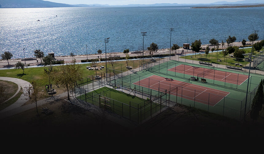 Bostanlı’da padel heyecanı: Kortları için geri sayım başladı