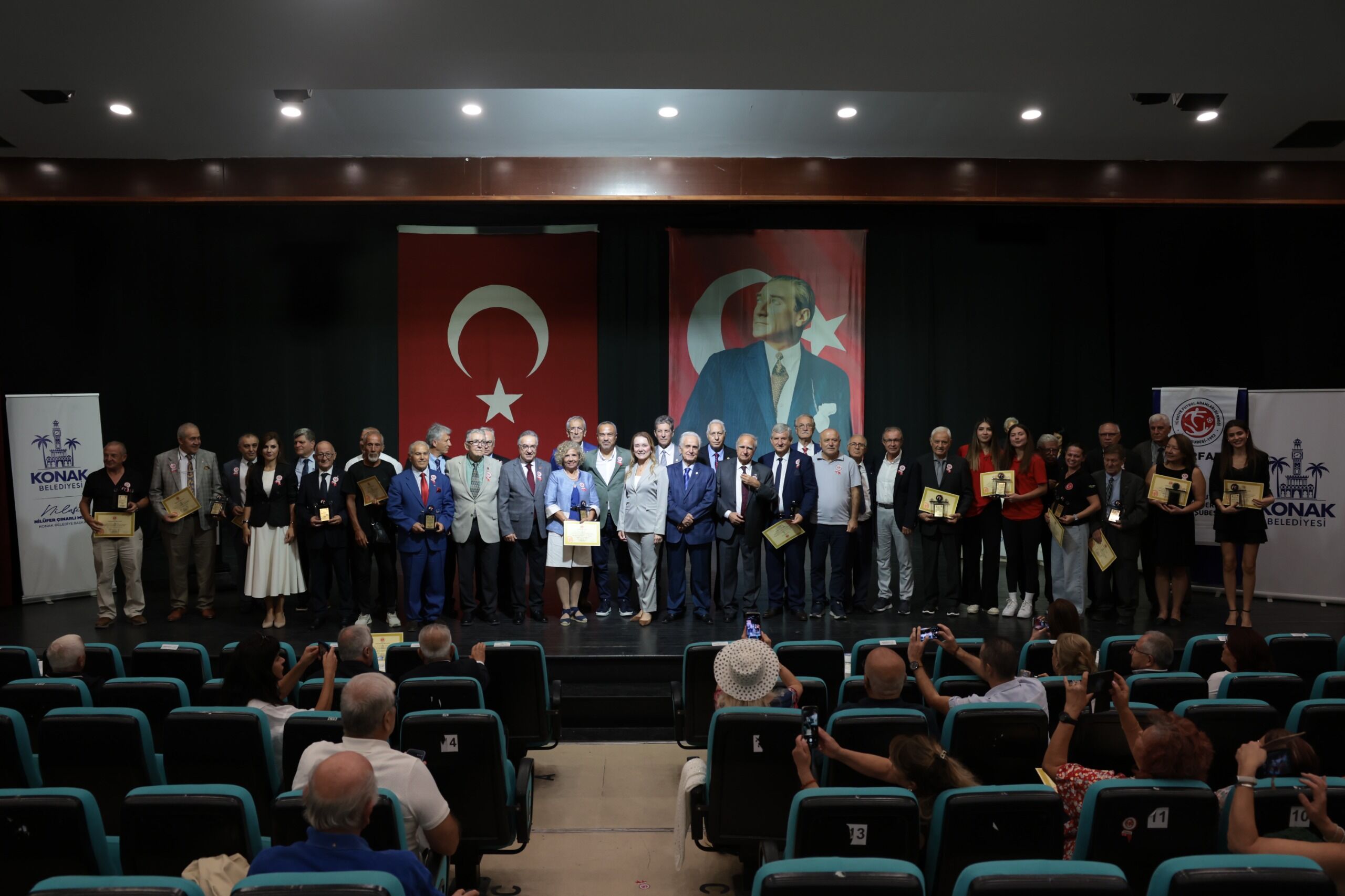 Konak’ta Sporun Emektarlarına Vefa Gecesi (9)