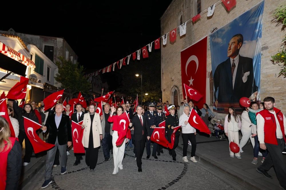 Cumhuriyetin 103. Yılı Çeşme’de Büyük Coşkuyla Kutlandıphoto 2026 10 29 22 18 15