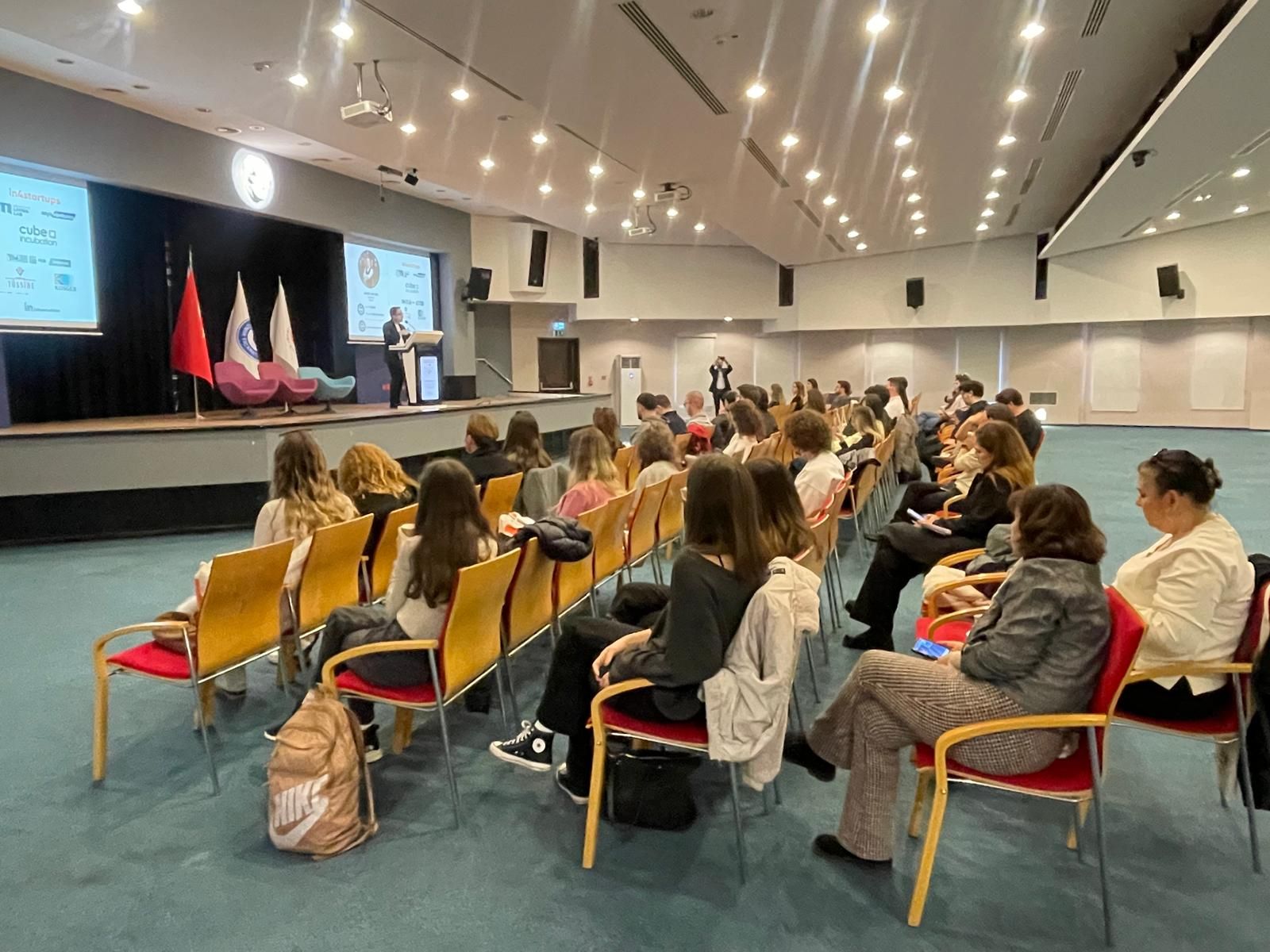 Girişimciler, Program Kapsamında Iş Fikirlerinin Geliştirilmesi, Yatırımcı Sunumlarının Ve Iş Planlarının Hazırlanması Konularında Eğitim Aldı Ve Iş Kliniği Uzmanlarıyla Birebir Görüşme Imkanı Buldu.1