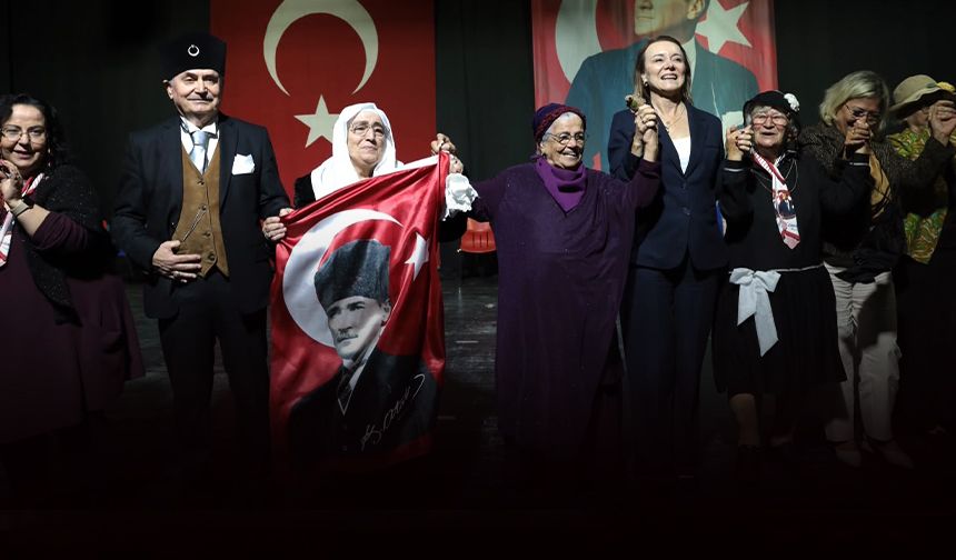 Konak’ın çınarlarından unutulmaz Cumhuriyet gösterisi!